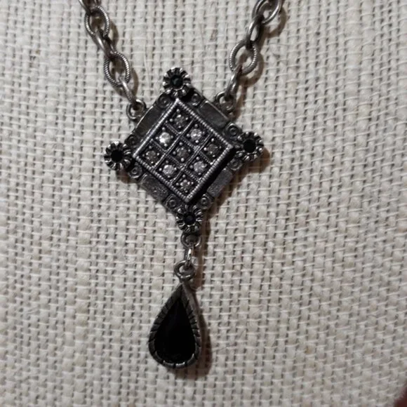 Patricia Locke Silver Tone Necklace With Dangle Pendant Swarovski Crystal